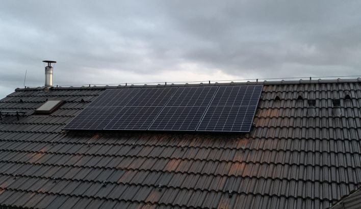 Realizace fotovoltaiky: RD Karlovy Vary 