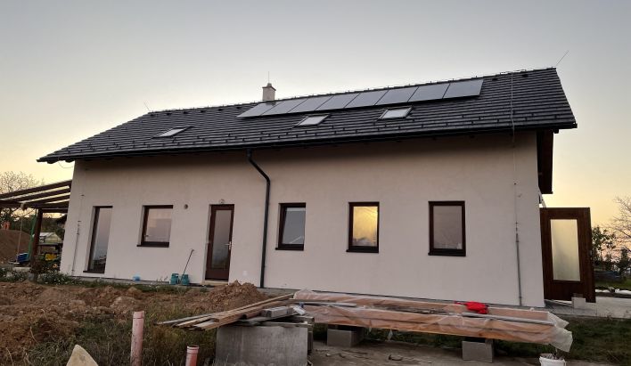 Realizace fotovoltaiky: RD Žernov